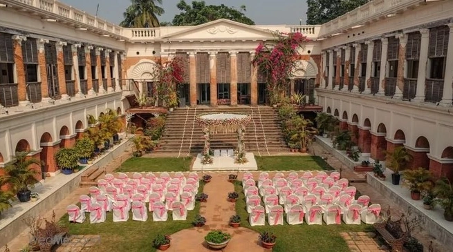 Candid wedding photography at Rajbari Bawali heritage venue, Kolkata