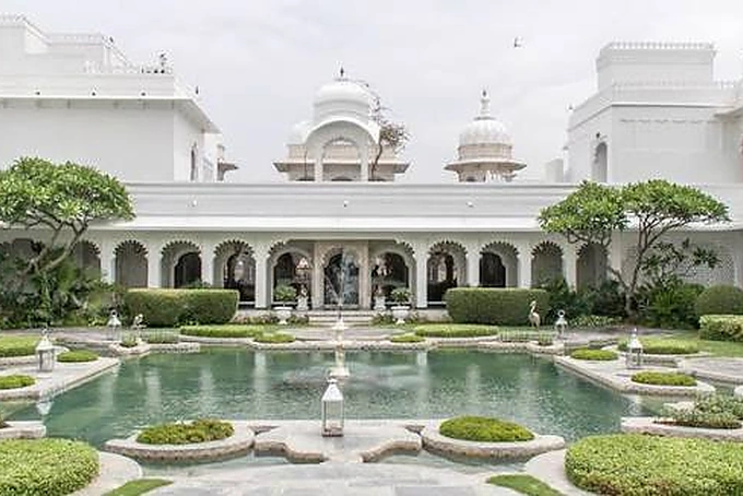 Bride and groom captured at Taj Lake Palace, a landmark wedding venue in Udaipur